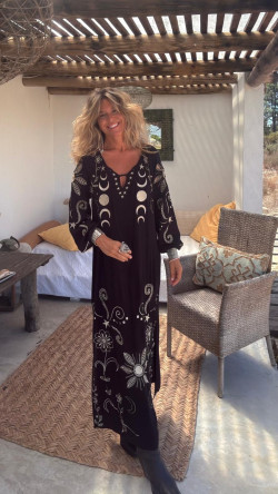 MALIQUIAN , vestido bordado negro.