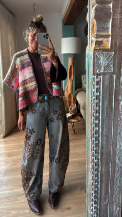 AIDA, pantalón vaquero estampado .