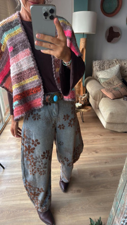 AIDA, pantalón vaquero estampado .