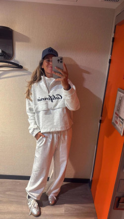 MABEL, Gris Sudadera