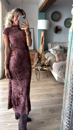 Avalon, vestido elástico con relieve terciopelo. PREVENTA