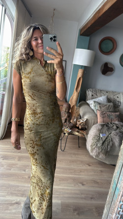 Avalon verde, vestido elástico con relieve terciopelo. PREVENTA