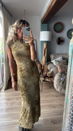 Avalon verde, vestido elástico con relieve terciopelo. PREVENTA