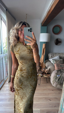 Avalon verde, vestido elástico con relieve terciopelo. PREVENTA