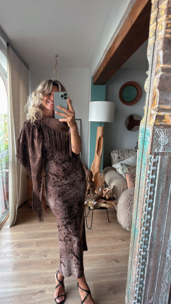Avalon marrón, vestido elástico con relieve terciopelo. PREVENTA