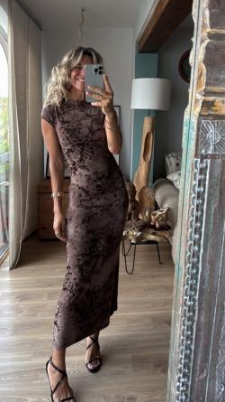 Avalon marrón, vestido elástico con relieve terciopelo. PREVENTA