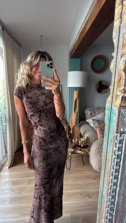 Avalon marrón, vestido elástico con relieve terciopelo. PREVENTA