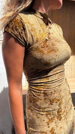 Avalon verde, vestido elástico con relieve terciopelo. PREVENTA