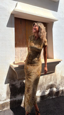Avalon verde, vestido elástico con relieve terciopelo. PREVENTA