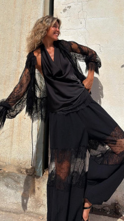 NILLIN, blusa negra encaje