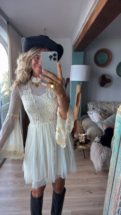 NIES, Crudo Vestido