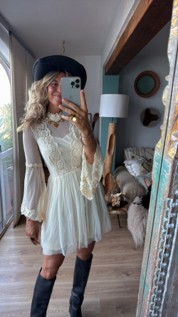 NIES, Crudo Vestido