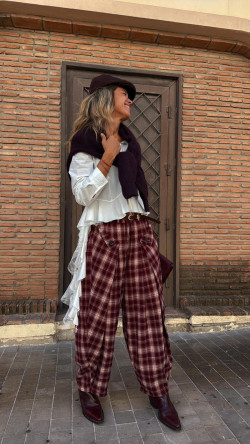WILI pantalón burdeos
