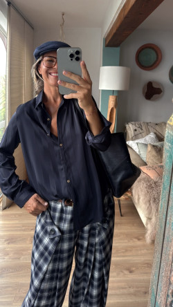 TONIA camisa satinada marino