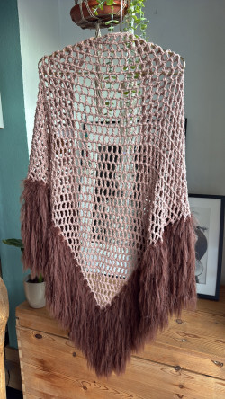 copia de OLIVER crema,  poncho calado y piel .