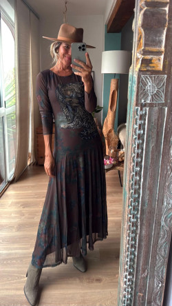 NORA , vestido estampado de tul .