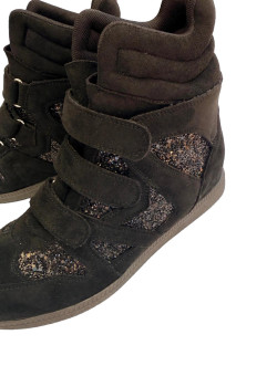 JARIS, Negro Zapatilla Cuña